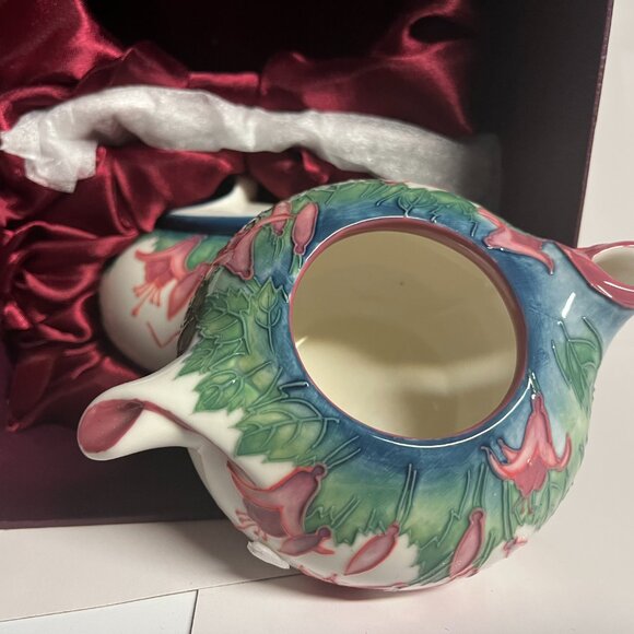 Benaya Fuchsia Garden Creamer and Sugar Bowl set with spoon - Picture 3 of 8